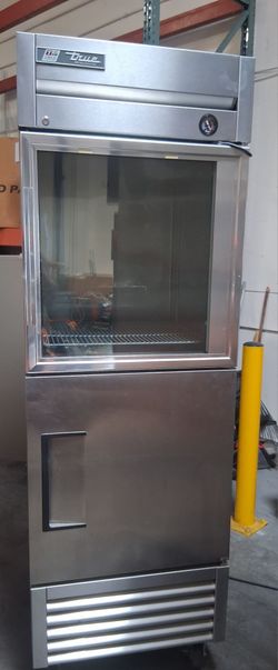 True refrigerator upper and lower doors