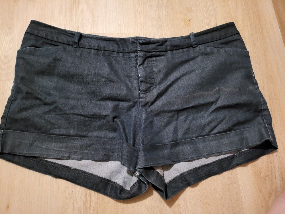 🖤 Mossimo Dressy Stretch Shorts – Size 16 (Fit 3)
