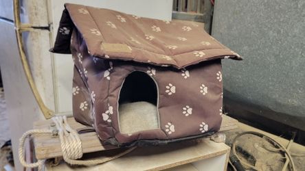 Fuzzy Cat House with Zipper