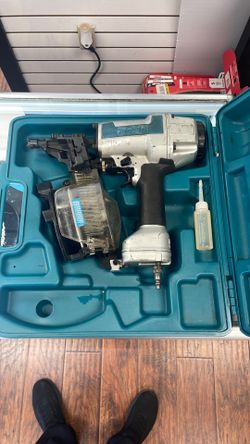 Makita Nailers y staplers