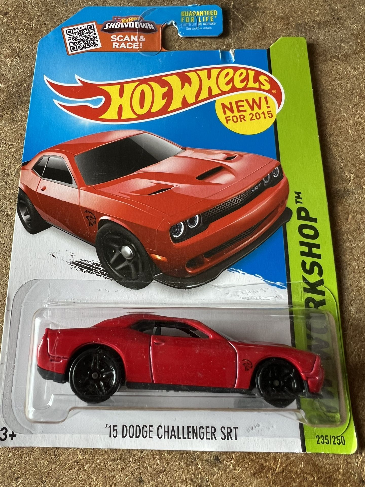 Hotwheels 15 Dodge Challenger SRT