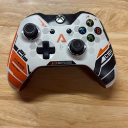 XBOX One Titanfall Limited Edition Wireless Controller in Good Working Condition