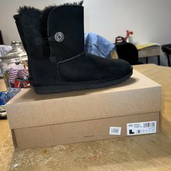 Like New Girl Ugg Boots Size 5 $75