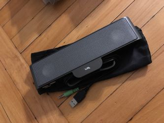 Portable clip on laptop speakers