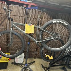 SE Beastmode 27.5 2018 Edition Rebuilt New 950$ Firm 
