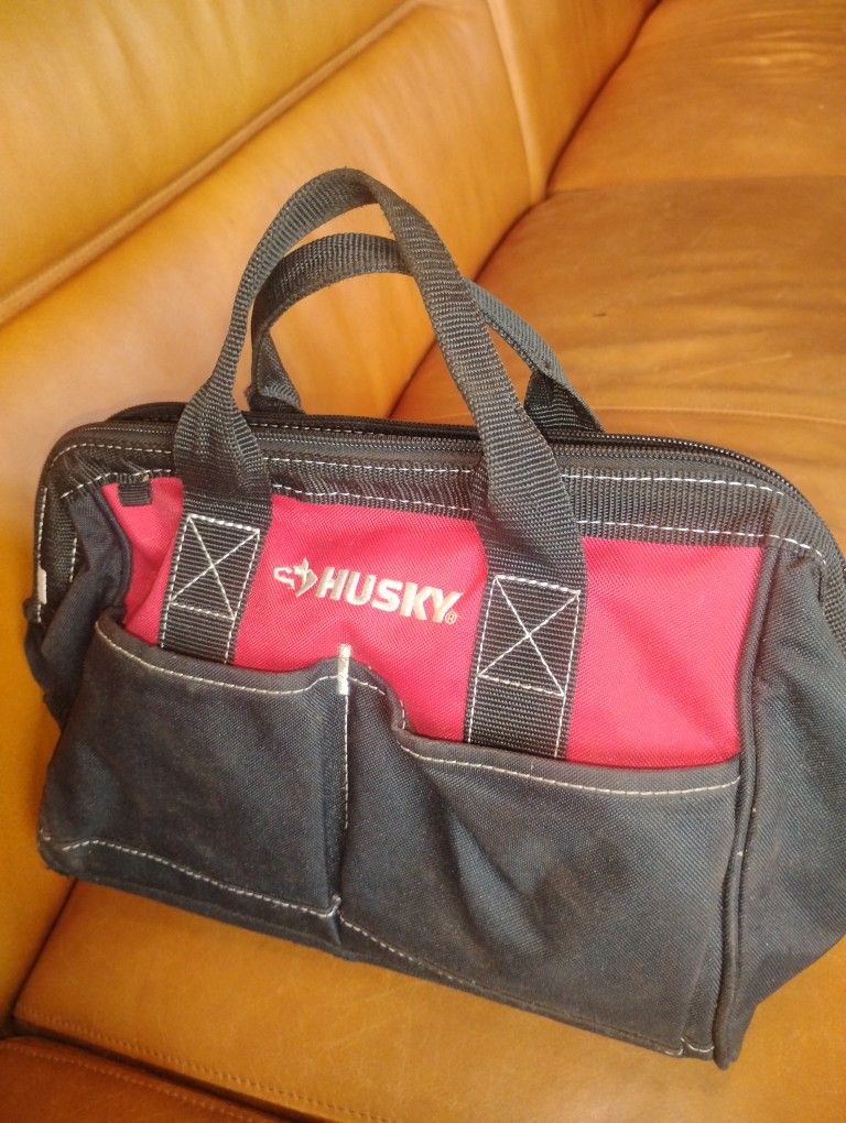 Husky 4 Pocket Zippered Tool Bag