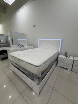 Room set in liquidation. LED lights, Ask for price / Downpymet $85