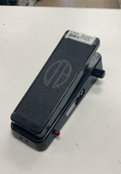 Dunlop cry baby from hell way pedal