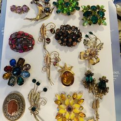 Jewelry Jewelry. Massive vintage jewelry collection. 102 Pieces 