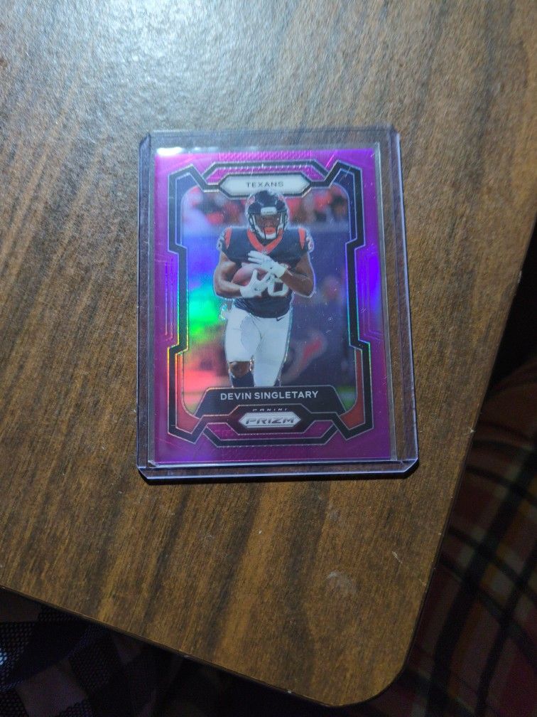 DEVIN SINGLETARY FOOTBALL CARD.