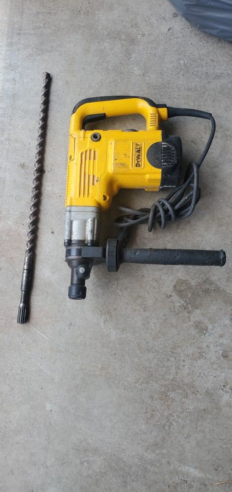 DeWalt D25600 3/4 Rotary Hammer With Drill