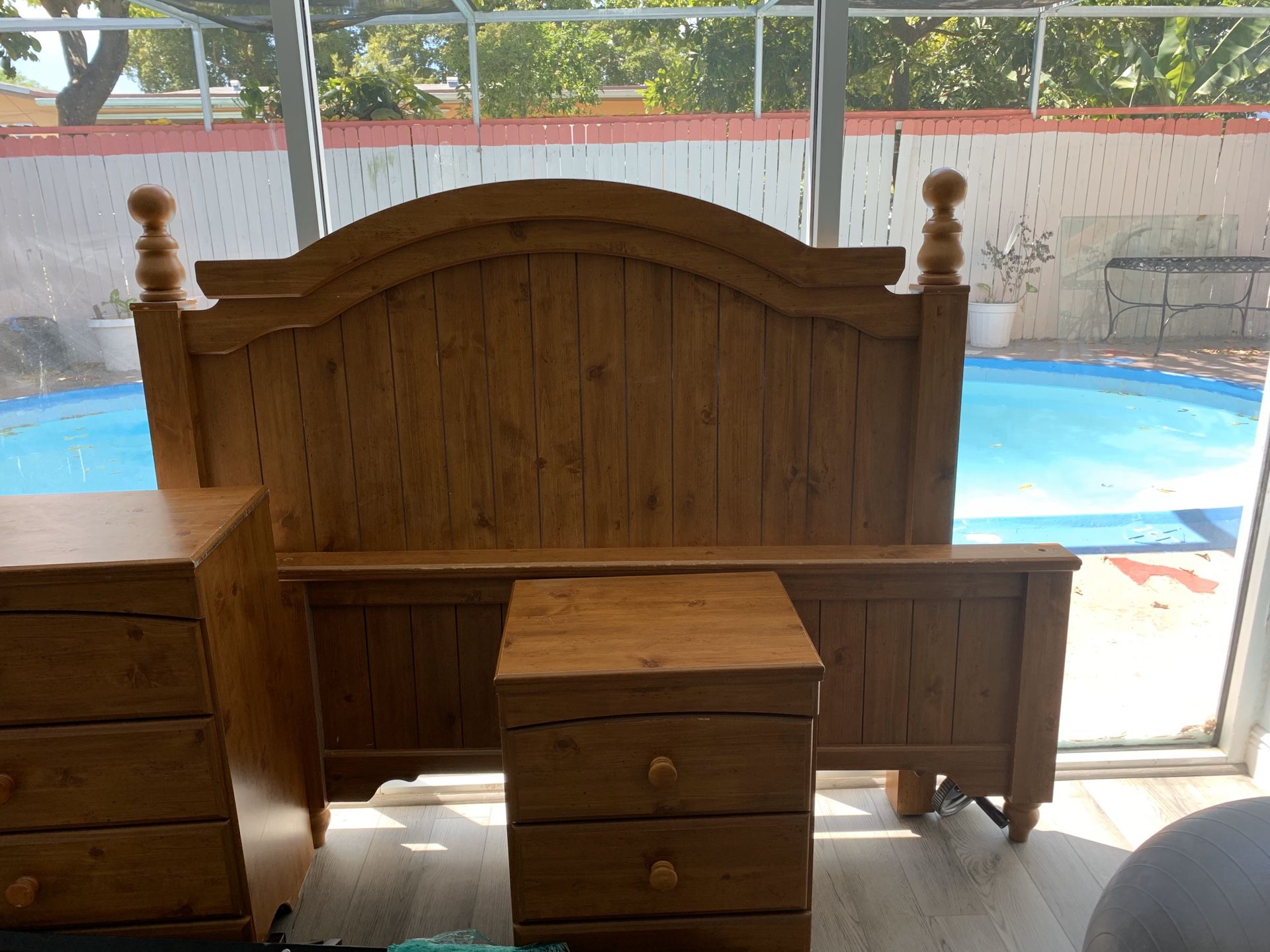 Queen Bedroom Set (3 peices) FREE matress and boxspring Included!