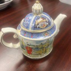 JAMES SADLER ENGLAND THAMESIDE CERAMIC TEAPOT W/GOLD TRIM