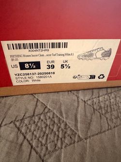 Feething Woman Soccer Cleats