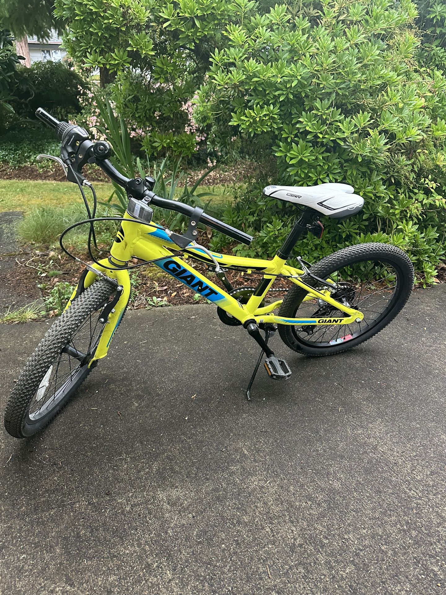 Giant XTC Jr Bike- Kids Mountain Bike With Gears