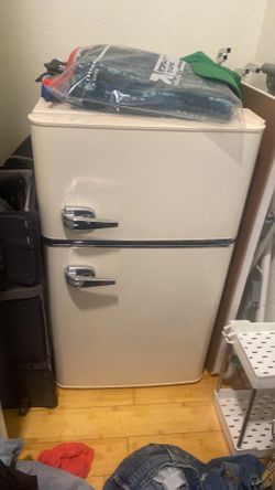 Retro mini fridge