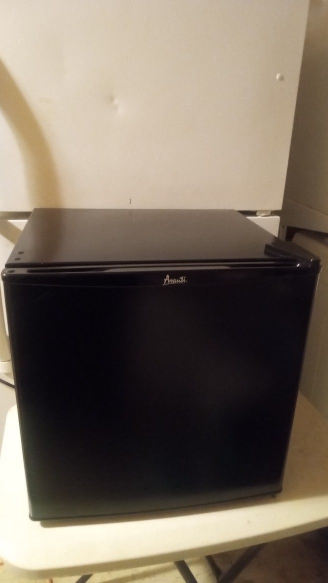 Avanti Mini Fridge In Used Condition Works Perfect