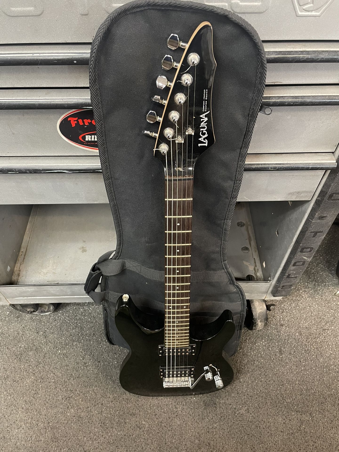 Laguna LE122 Electric 6 String Guitar W Bag