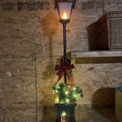 Festive Holiday Lamp Post