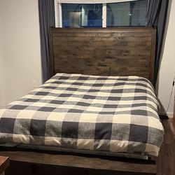 Modern Rustic Wooden Queen Bed (frame, mattress and box Spring)