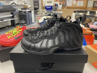 Nike Air Foamposite Size 9.5