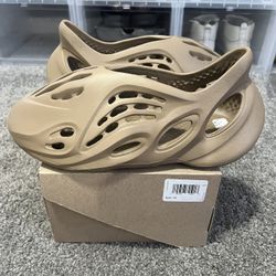 Sz. 12 Yeezy Foam RNR Mist