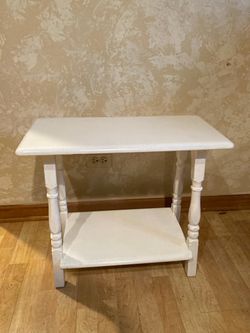Solid wooden table , see all pictures posted/ pick up in Lake Zurich