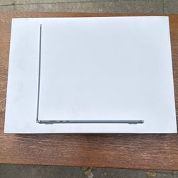 Latest MacBook Air 15” / M4 / 24gb / 512gb & AppleCare