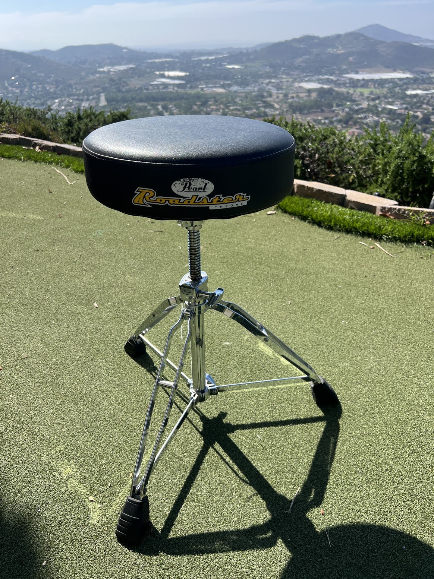 Drum throne pearl