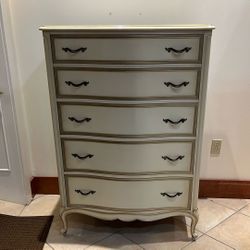 Drexel Touraine Collection 5 Drawer Chest