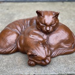 Red Mill 90 Sleeping Cats Statue