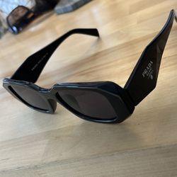 Prada Sunglasses PR 06YS. Brand New. Never Worn