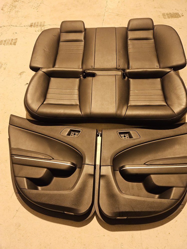 Brand New Dodge Charger Leather Seats and Resr Door Panel Set