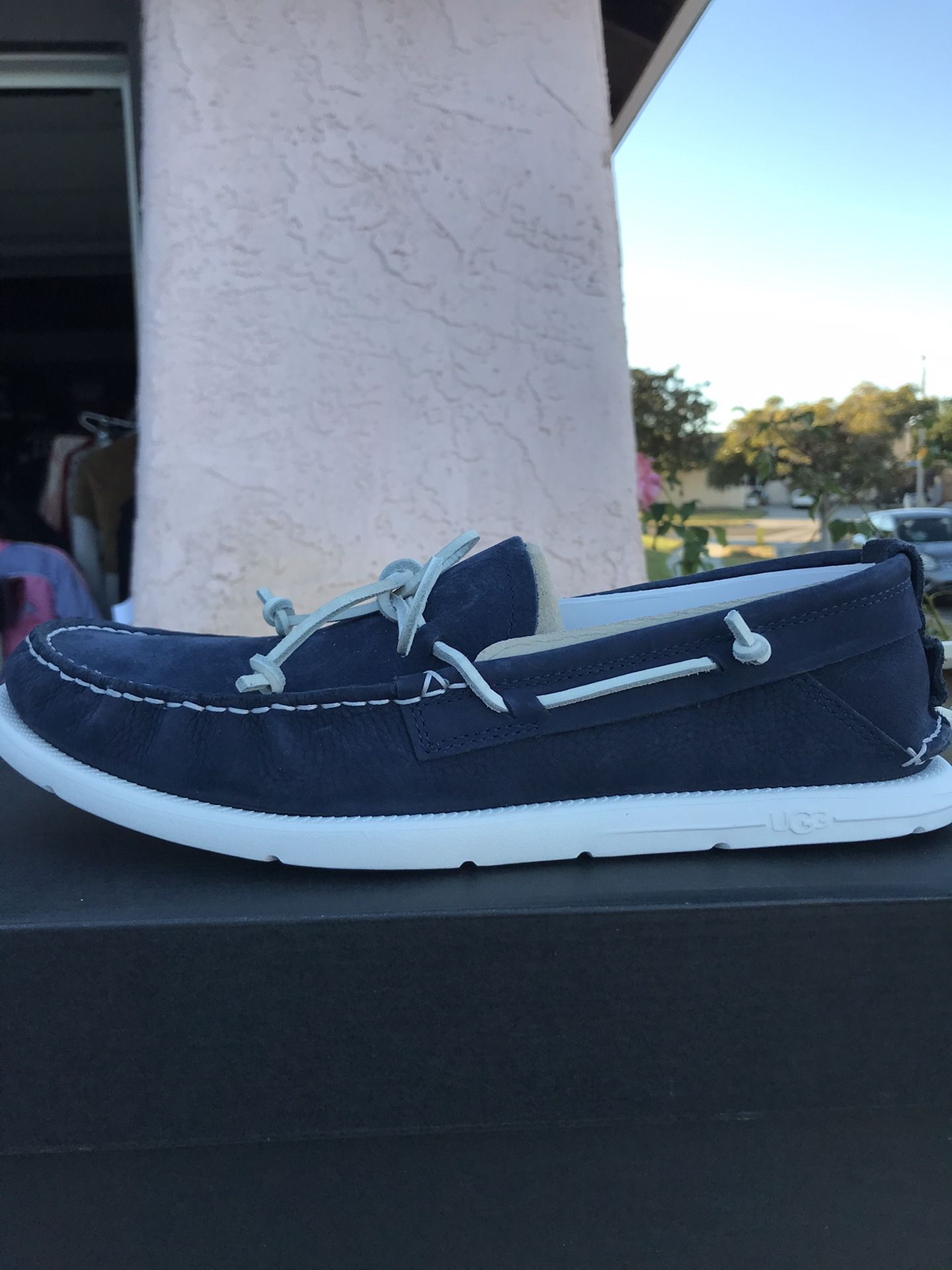 New men’s Uggs slip ons size 11