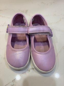 Both shoes 10c