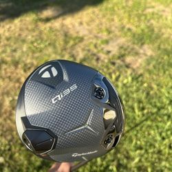 TaylorMade Qi35 Driver 10.5 Stiff Flex Graphite  w/ Head Cover