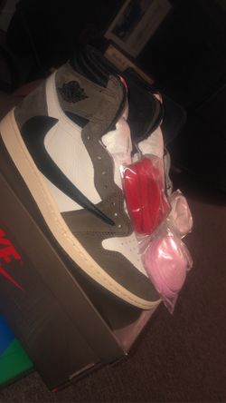 Jordan 1 Travis Scott size 9.5 1350