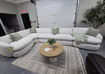 LIKE NEW! Holley 5 Piece Modular Sectional Couch (FREE DELIVERY 🚚)