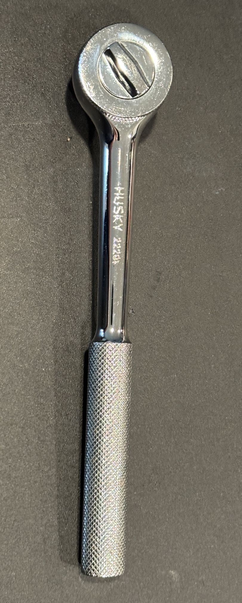 Vintage Husky 3/8" Drive Knurled Grip Socket Ratchet 8" Model 22201 Shows very minimal to no use!