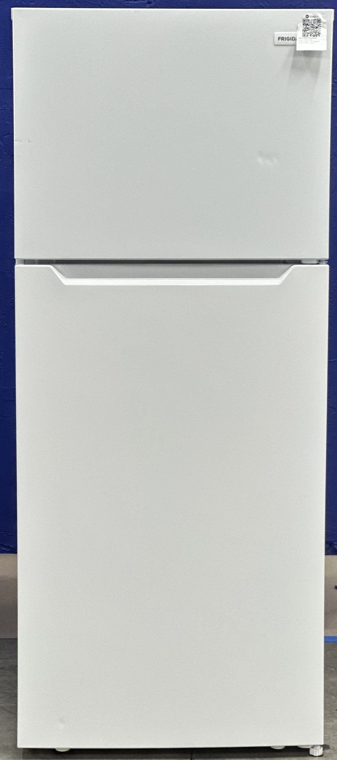 FRIGIDAIRE Refrigerator Top-Freezer FFHT1822UW 00705 .