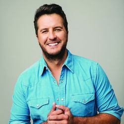 3 Luke Bryan Farm Tour Tickets 