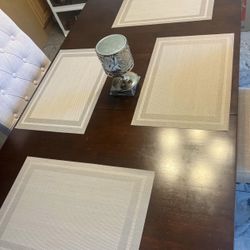Dinnig Table