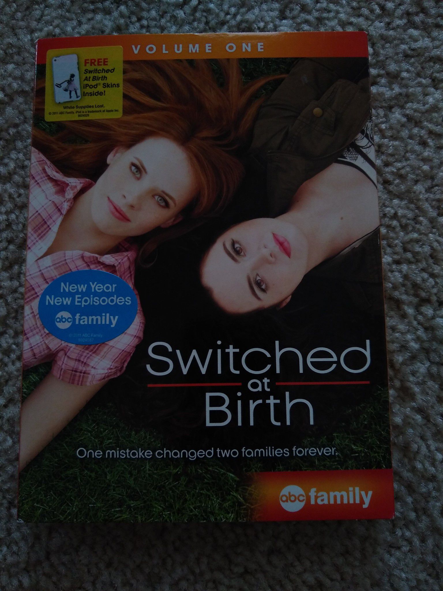 Switched at Birth, Vol. 1 (DVD, 2011, 2-Disc Set). Condition is Like New.
