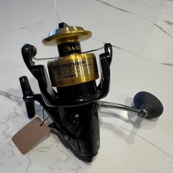 Shimano Baitrunner 8000D Salt Water Fishing Reel. 