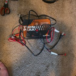 Dynamite Twin Peak Battery Charger