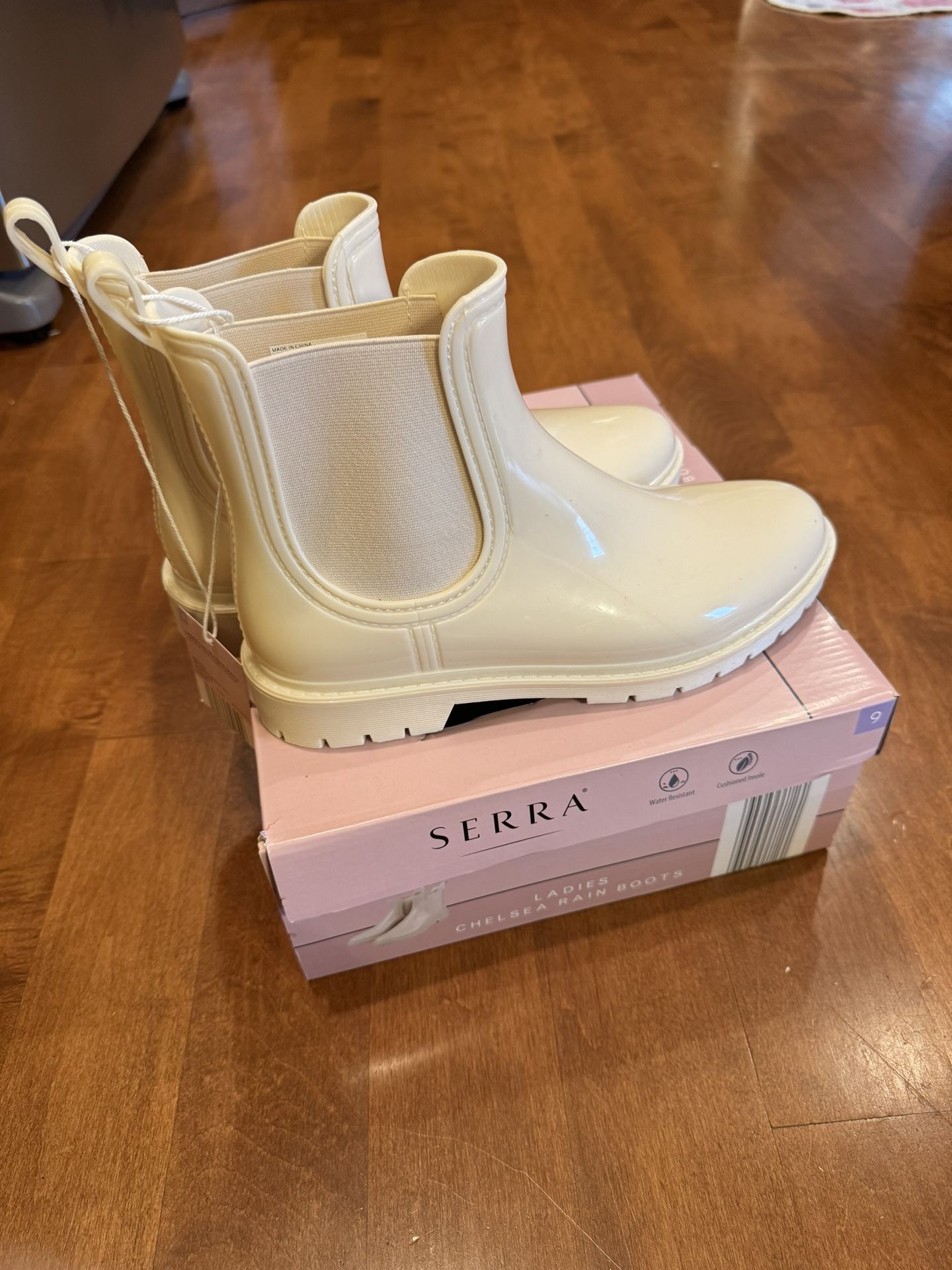 Woman’s Chelsea Rain Boots Shipping Available