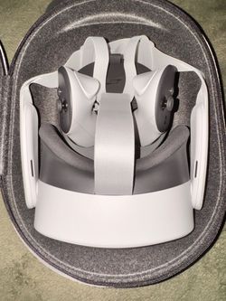 Meta Quest 3S 256GB (with Quest Carrying Case and Quest Compact Charging Dock)