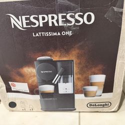 NESPRESSO Lattissma ONE Like NEW 