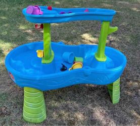 Step2 Rain Showers Splash Pond Water Table – $35 RETAIL :$90