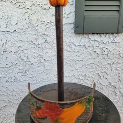 Metal fall halloween paper towel holder